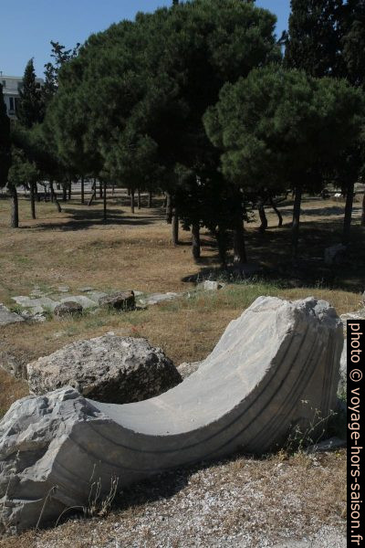Un arc au sud de l'Acropole. Photo © Alex Medwedeff