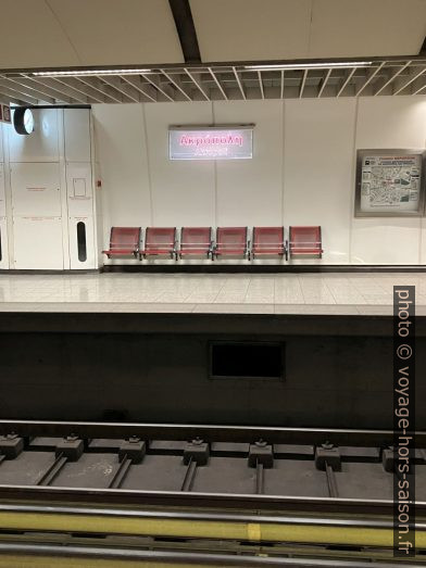 Dans la station de métro de l'Acropole. Photo © Alex Medwedeff