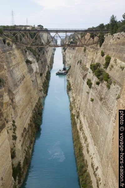 Travaux dans le Canal de Corinthe. Photo © Alex Medwedeff