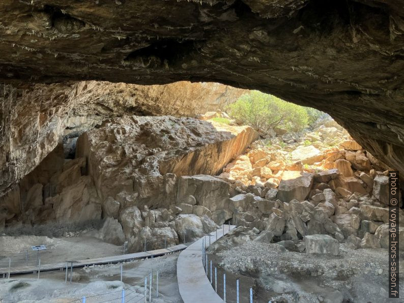 Dans la Grotte Franchthi. Photo © Alex Medwedeff