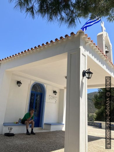 André à la Chapelle Agios Ioannis. Photo © Alex Medwedeff