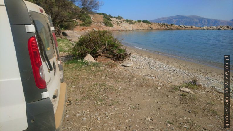 Notre Trafic à la Plage de Pergari Poros. Photo © André M. Winter