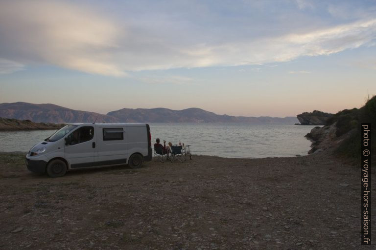 Notre Trafic le soir à la Plage de Pergari Poros. Photo © Alex Medwedeff