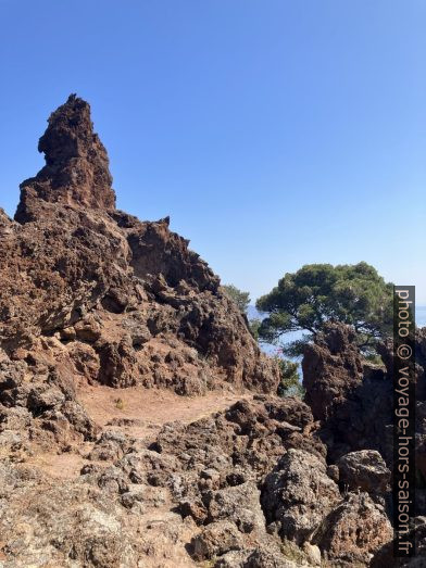 Piton de lave. Photo © Alex Medwedeff