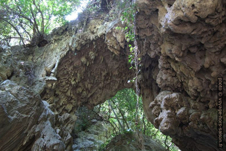 Vue sous un des ponts du Diavologefyro. Photo © André M. Winter