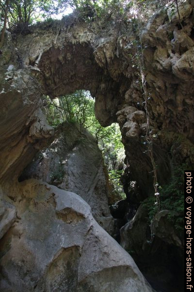 Vue sous un des ponts du Diavologefyro. Photo © André M. Winter