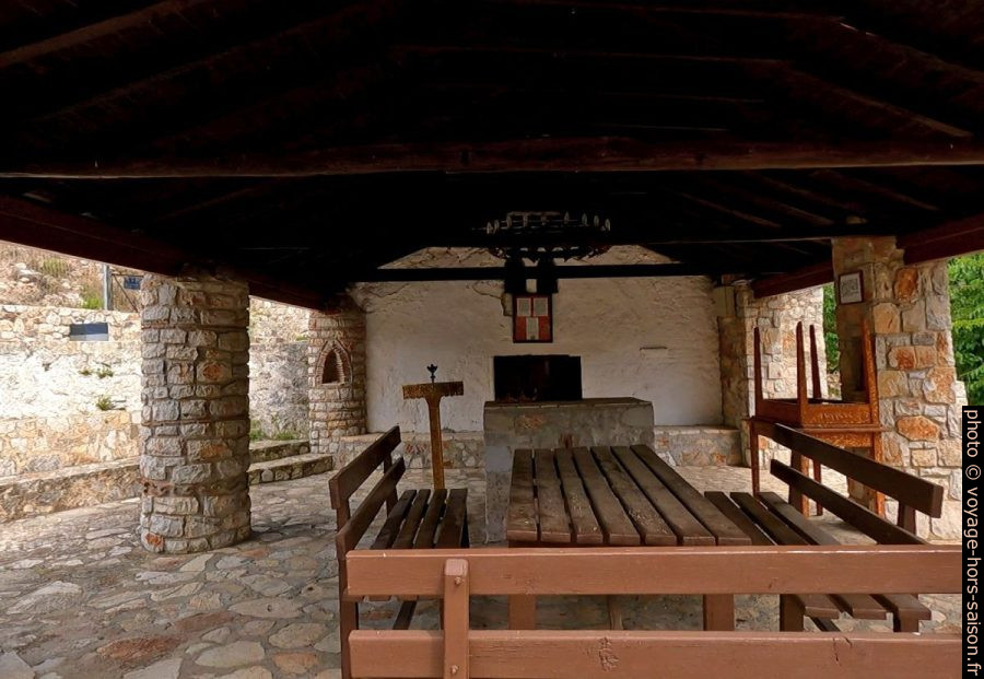 Parvis couvert de la chapelle Metamorfosi Sotiros. Photo © André M. Winter