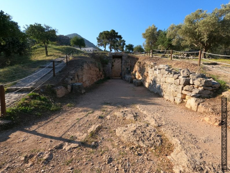 Dromos de la Tombe des Lionnes. Photo © André M. Winter