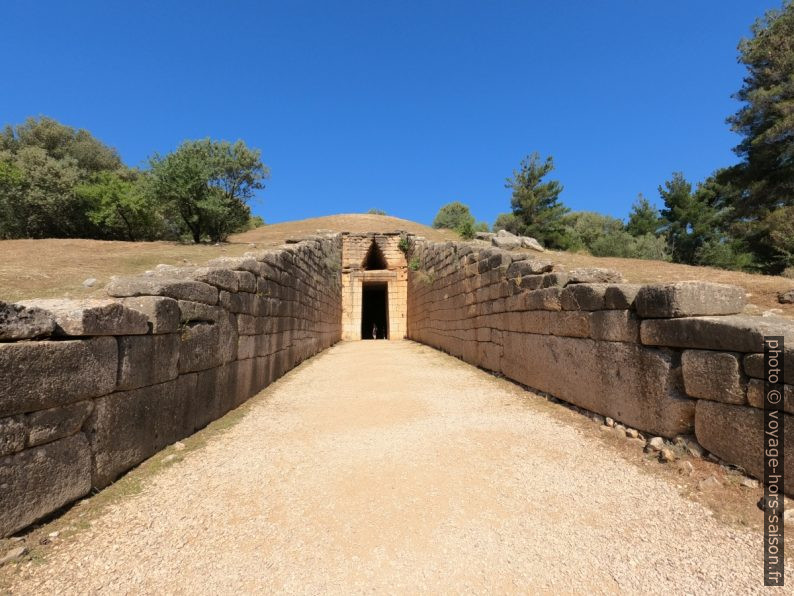 Dromos du Trésor d'Atrée. Photo © André M. Winter