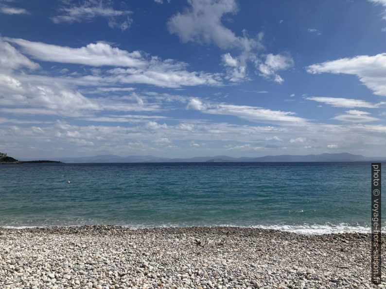 La plage et le Golfe Argolique. Photo © Alex Medwedeff