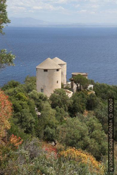 Moulins à vent du Cap Tyros. Photo © Alex Medwedeff