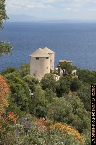 Moulins à vent du Cap Tyros. Photo © Alex Medwedeff