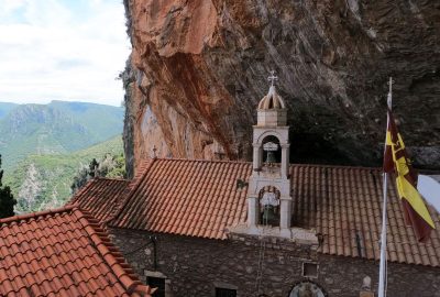 L'église du Monastère Elonis. Photo © André M. Winter