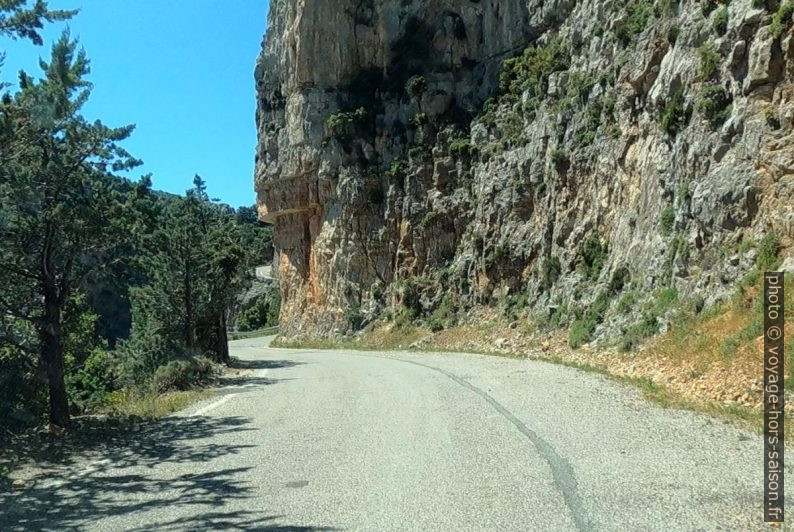 Route du Col de Charakas. Photo © André M. Winter