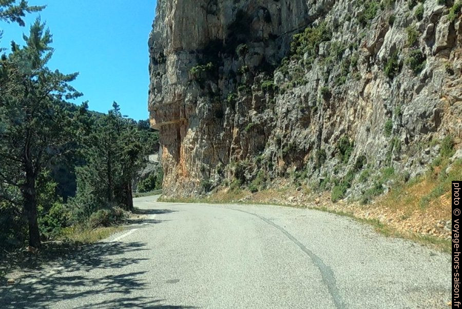Route du Col de Charakas. Photo © André M. Winter