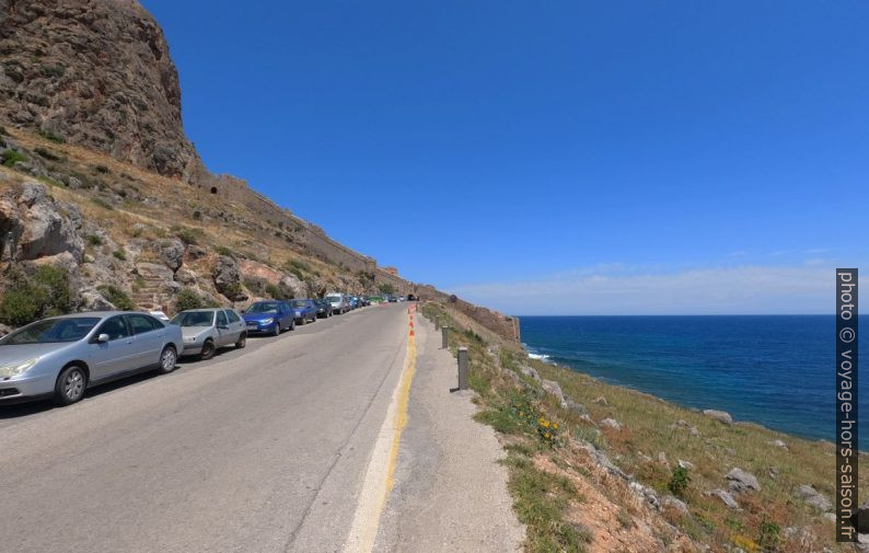 La route vers la ville de Monemvasia. Photo © André M. Winter