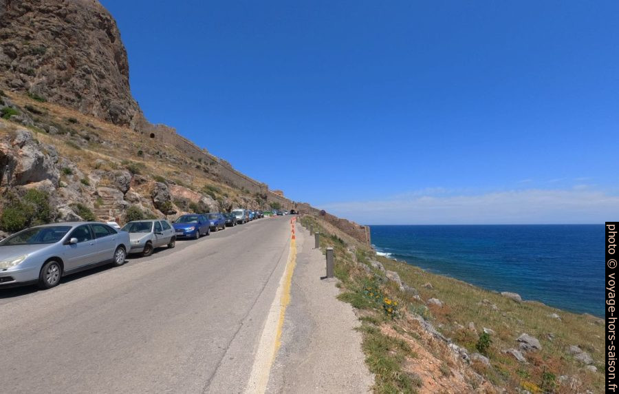 La route vers la ville de Monemvasia. Photo © André M. Winter