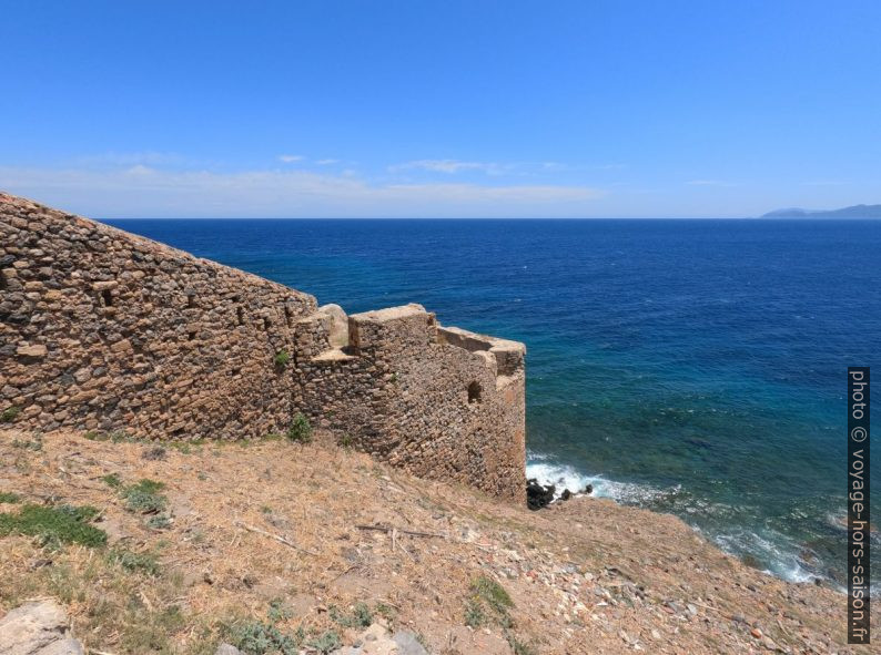 Mur défensif ouest de Monemvasia. Photo © André M. Winter