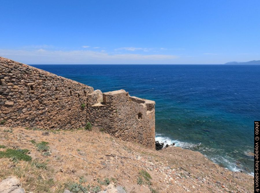 Mur défensif ouest de Monemvasia. Photo © André M. Winter