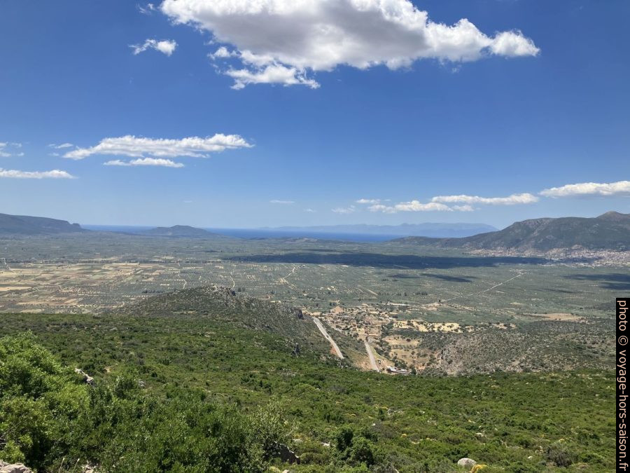 Plaine agricole entre Molaoi et Sykia. Photo © Alex Medwedeff