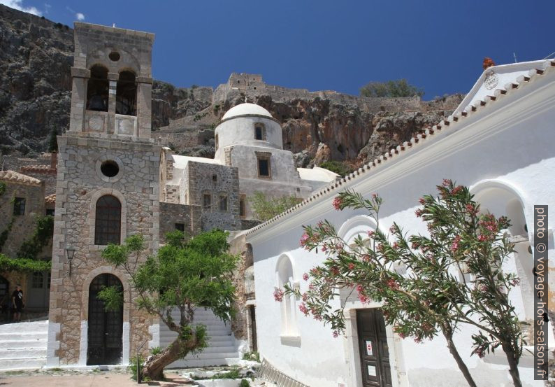 Eglise Elkomenos Christos et Eglise de Panagia Myrtidiotissa. Photo © Alex Medwedeff