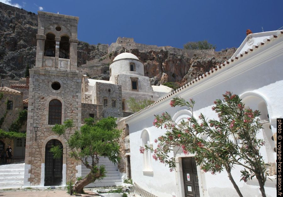 Eglise Elkomenos Christos et Eglise de Panagia Myrtidiotissa. Photo © Alex Medwedeff