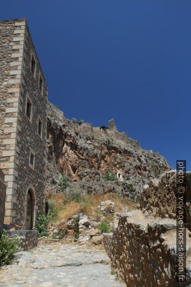 Plus haut dans la ville de Monemvasia. Photo © Alex Medwedeff