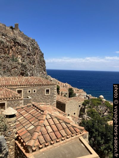 Vue sur les toits de Monemvasia. Photo © Alex Medwedeff