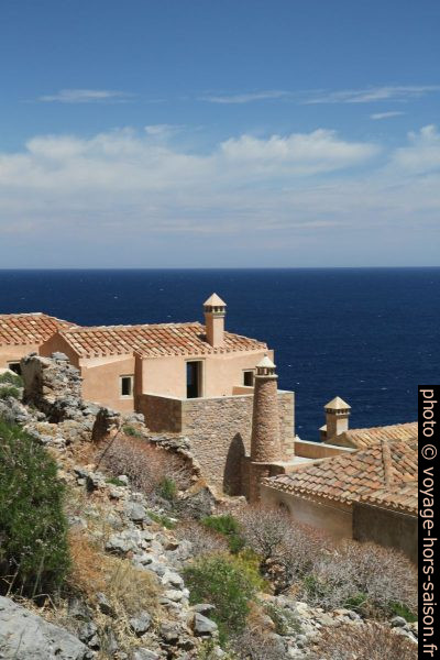 Cheminées à Monemvasia. Photo © Alex Medwedeff