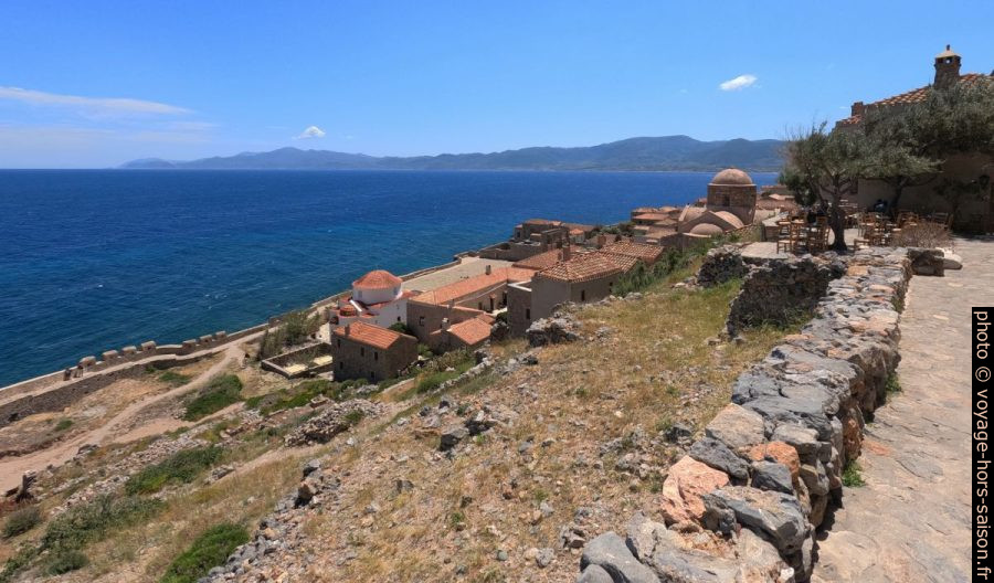 Dômes des églises Panagia Chrysafitissa et Aghios Nikolaos. Photo © André M. Winter