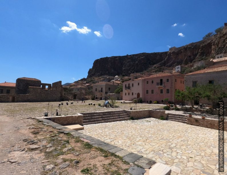 La grande Place Chrysafissa à Monemvasia. Photo © André M. Winter