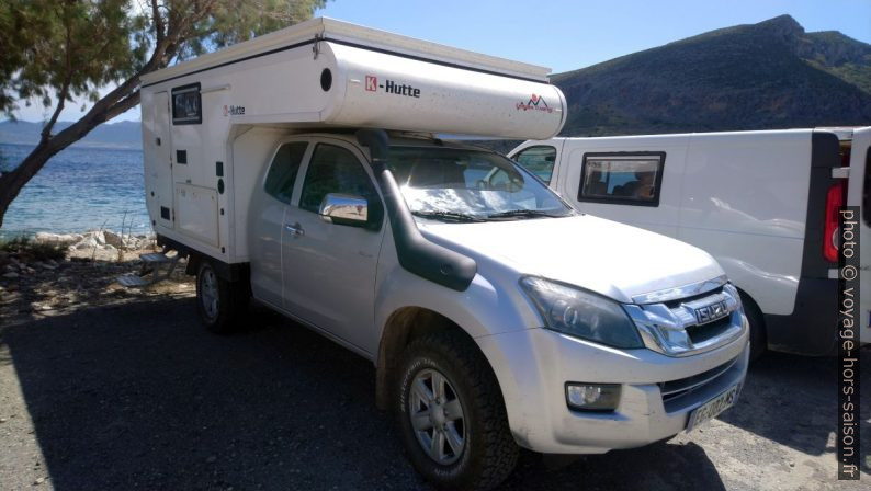 Un pick-up Isuzu avec cabine K-Hutte. Photo © André M. Winter