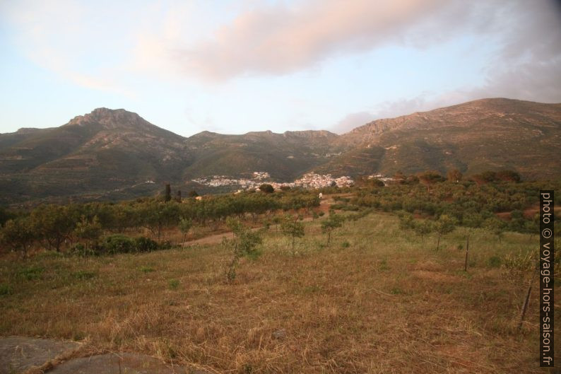 Vue retour sur Agios Nikolaos. Photo © André M. Winter