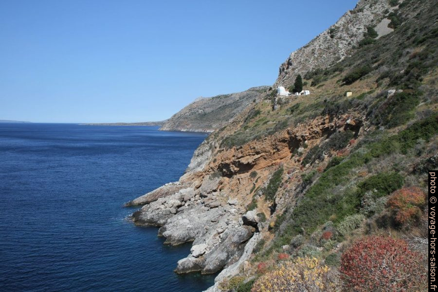 La côte rocheuse autour Agia Irini. Photo © Alex Medwedeff