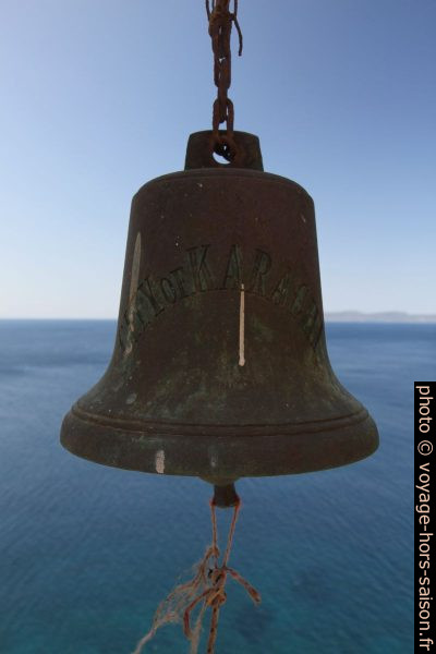 Cloche de la ville de Karachi à Agia Irini. Photo © Alex Medwedeff