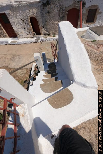 Descente du clocher-mur d'Agia Irini. Photo © André M. Winter