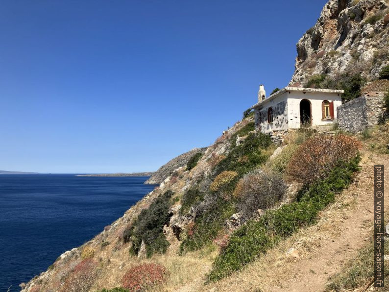 Un bâtiment en ruine à Agia Irina. Photo © Alex Medwedeff