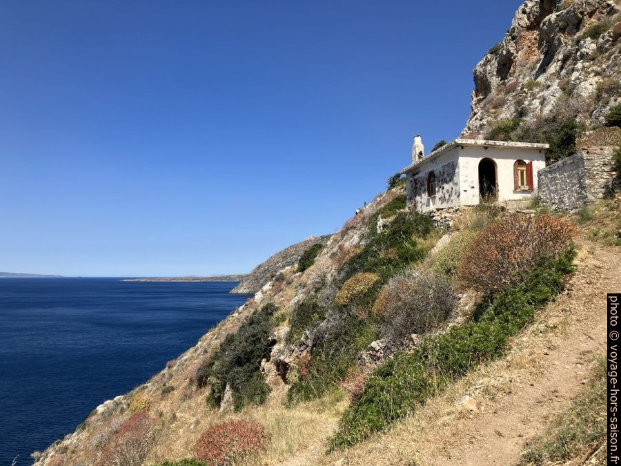 Un bâtiment en ruine à Agia Irina. Photo © Alex Medwedeff