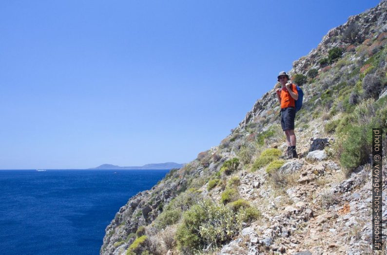 André sur le chemin retour d'Agia Irini. Photo © Alex Medwedeff