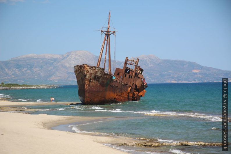 Epave du Dimitros sur la Plage de Valkati. Photo © André M. Winter