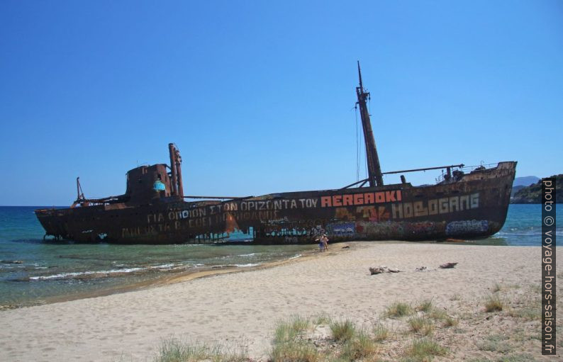 L'épave du Dimitros sur la Plage de Valkati. Photo © André M. Winter