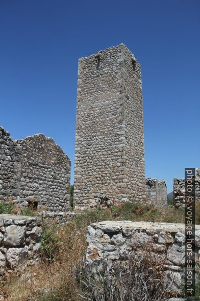 Tour maniote à Agios Georgios Minas. Photo © Alex Medwedeff