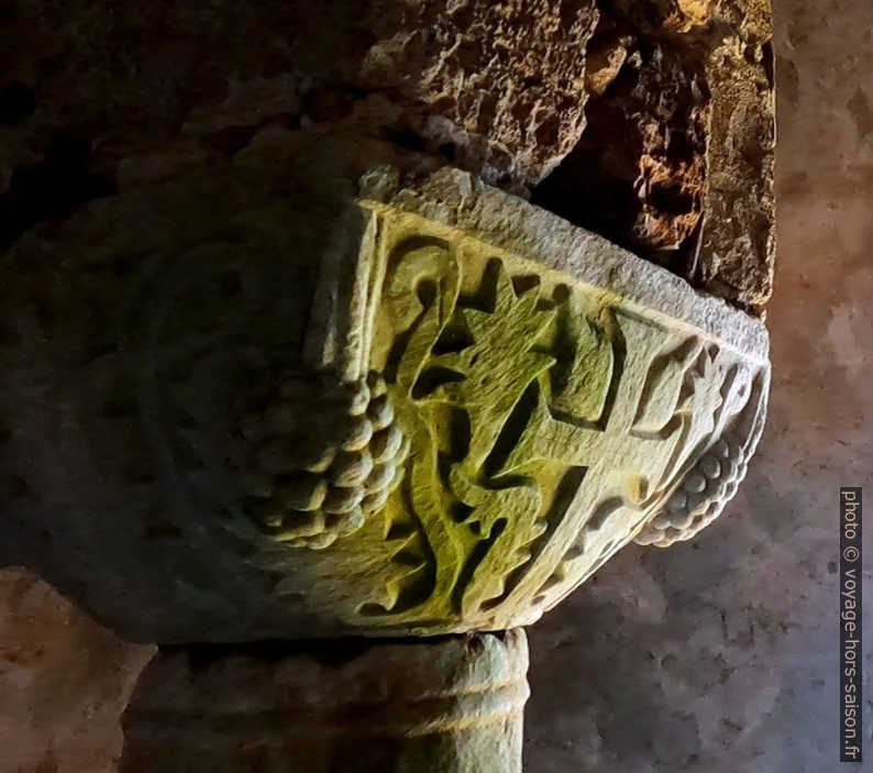 Un chapiteau du choeur de l'église Odigitria. Photo © André M. Winter