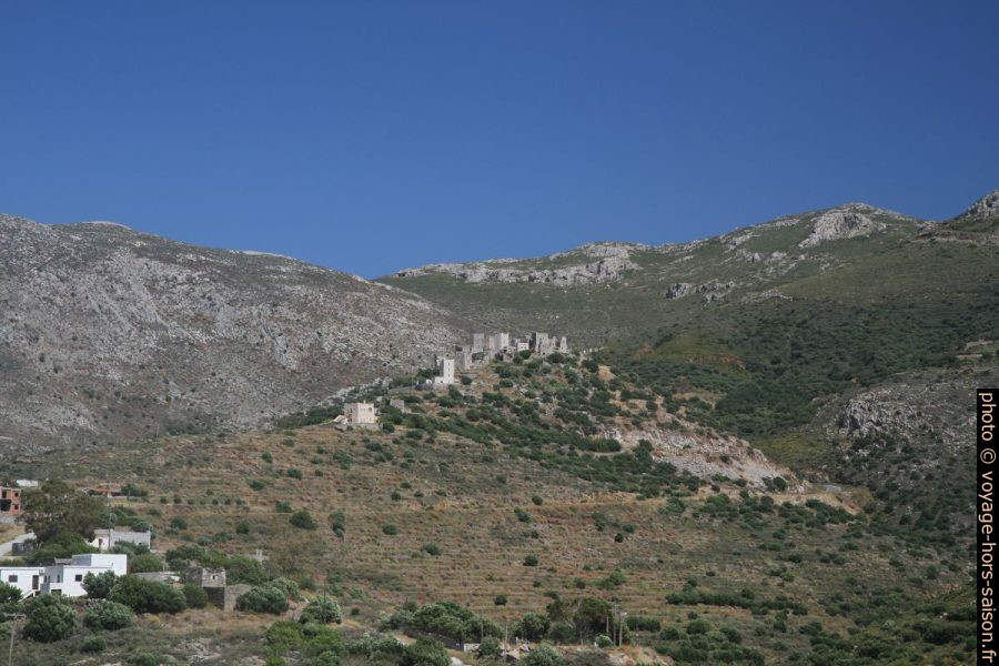 Tsikalia sur la crête. Photo © Alex Medwedeff