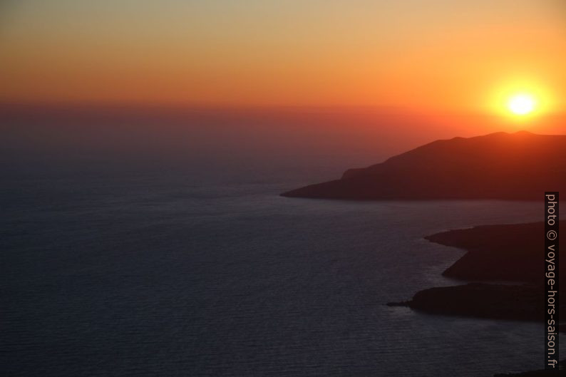 Le coucher du soleil vu de la Chapelle Xokklesi. Photo © André M. Winter