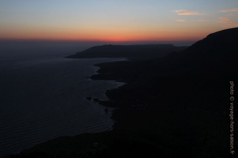 Le coucher du soleil vu de la Chapelle Xokklesi. Photo © Alex Medwedeff