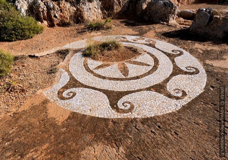 Mosaïque circulaire hellénistique sur le Cap Tenaro. Photo © André M. Winter
