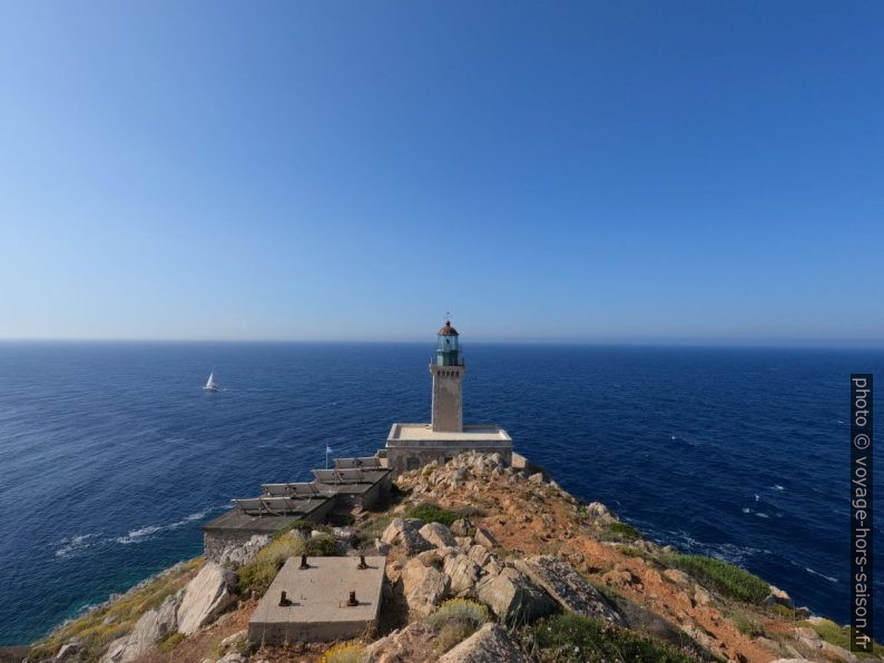 Vue sur le phare du Cap Tenaro. Photo © André M. Winter