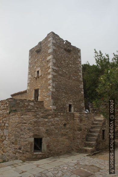 Une tour de Vathia. Photo © Alex Medwedeff