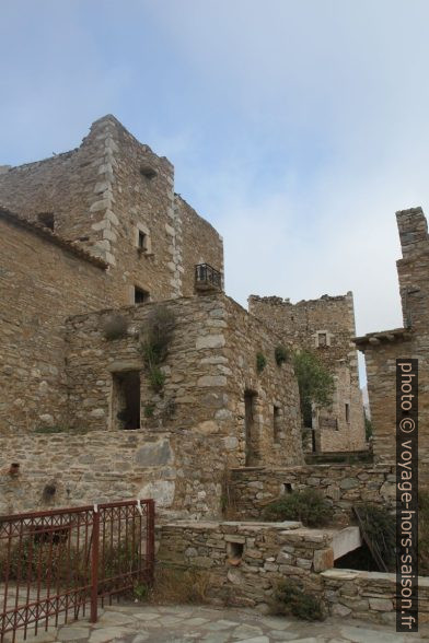 Dans les ruelles de Vathia. Photo © Alex Medwedeff